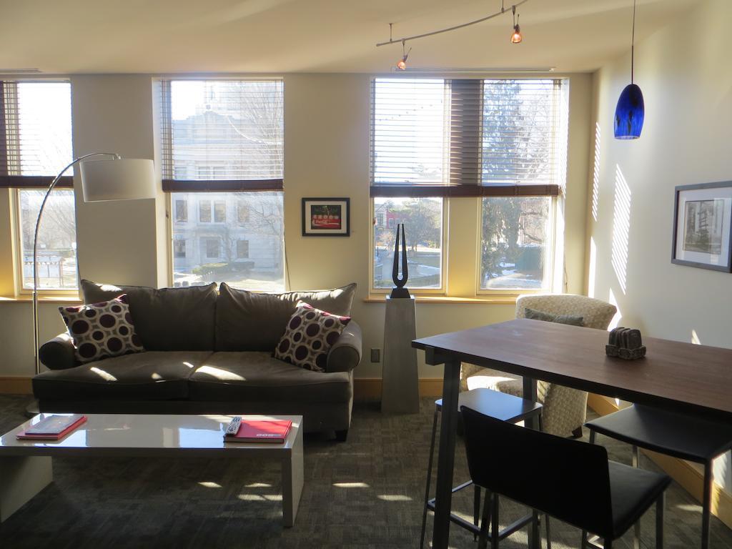 Suites At 118 블루밍턴 객실 사진