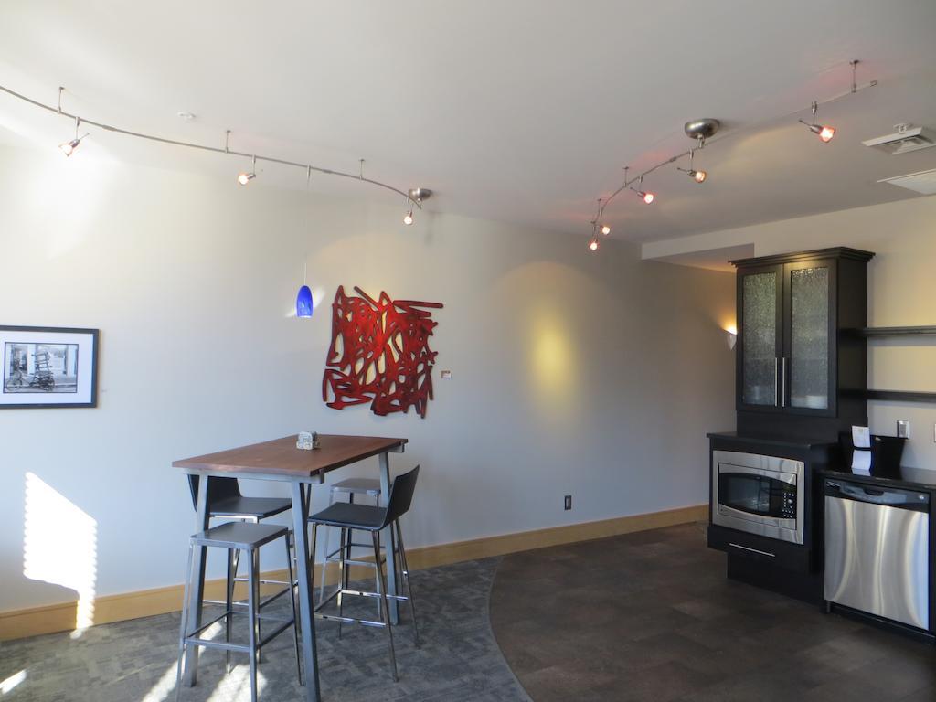 Suites At 118 블루밍턴 객실 사진