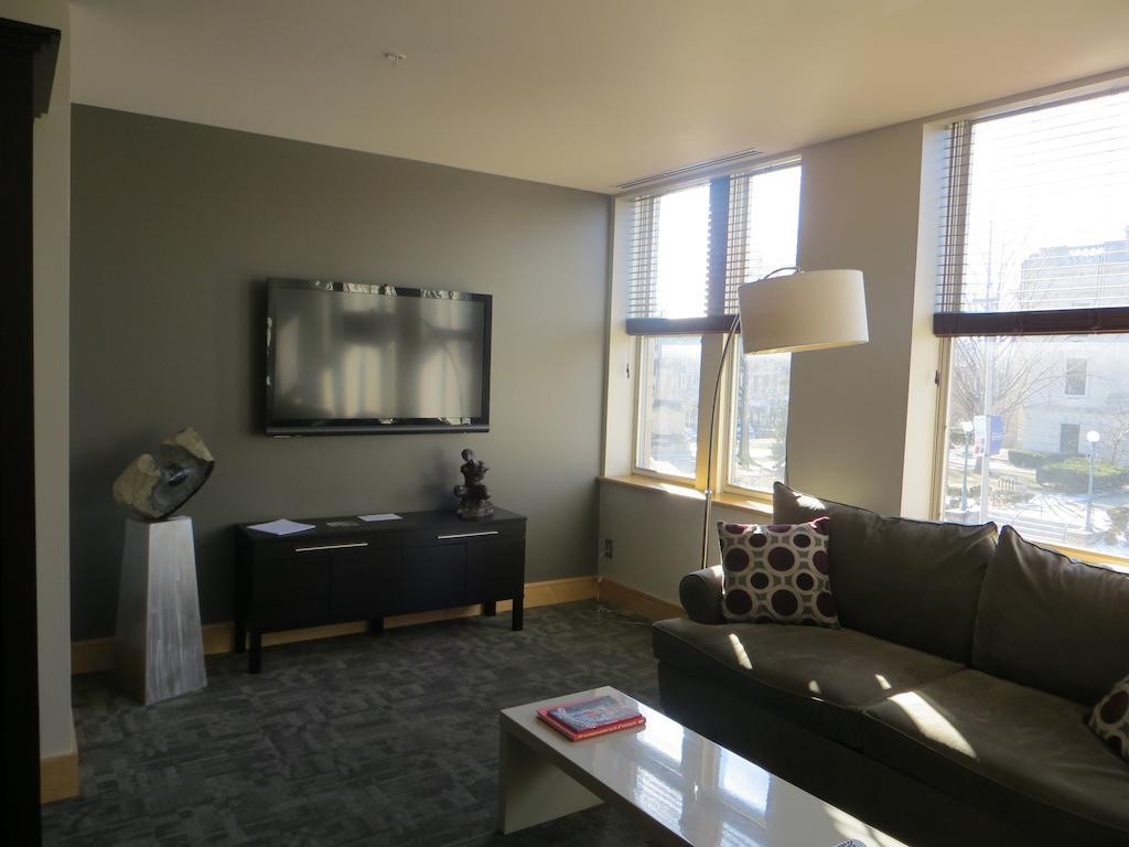 Suites At 118 블루밍턴 객실 사진